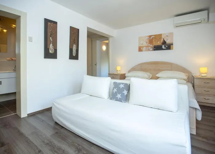 In Mit Grossem Balkon By Interhome