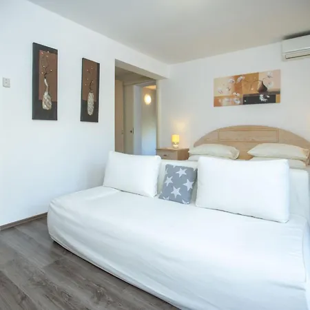 In Mit Grossem Balkon By Interhome