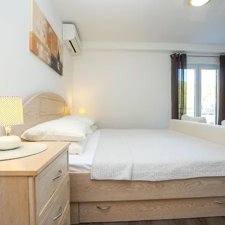 In Mit Grossem Balkon By Interhome Duće