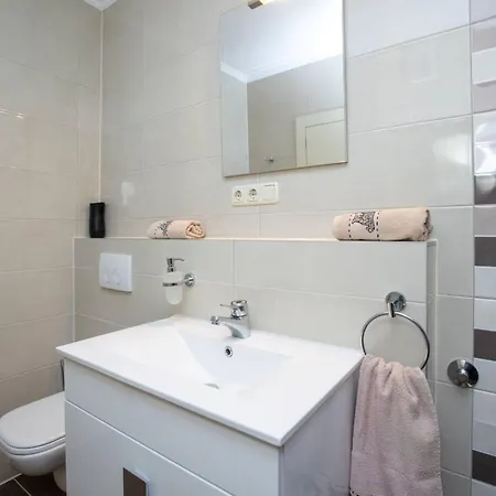 Lägenhet In Mit Grossem Balkon By Interhome Duće